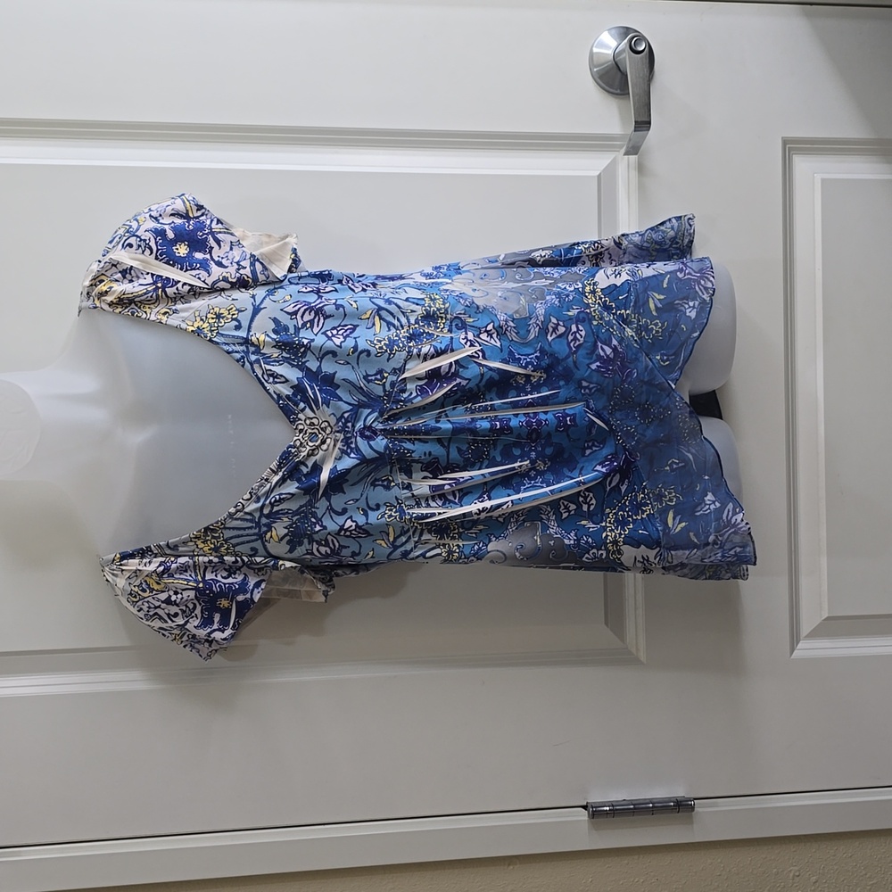 APT.9 Blouse  Size Large‎